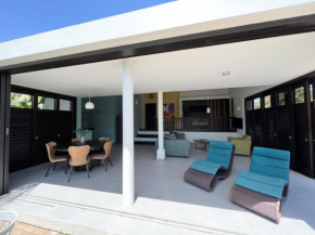 Spacious Blue Bay Villa with Walkout Pool